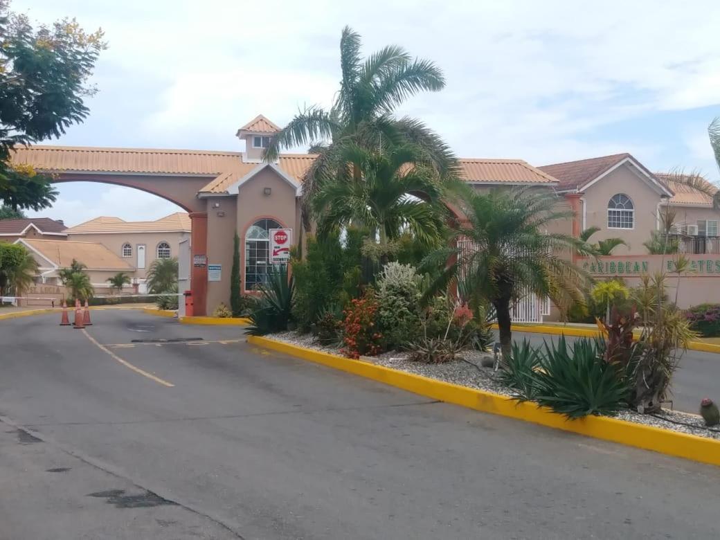 Apartamento Irie Hideaway - Private Studio In Gated Community --Caribbean Estates, Portmore Exterior foto