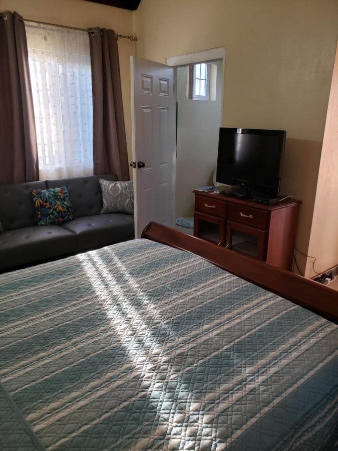 Apartamento Irie Hideaway - Private Studio In Gated Community --Caribbean Estates, Portmore Exterior foto